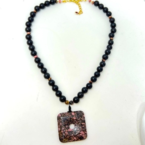 Rhodonite necklace with matte black jasper + bracelet - Picture 4 of 6
